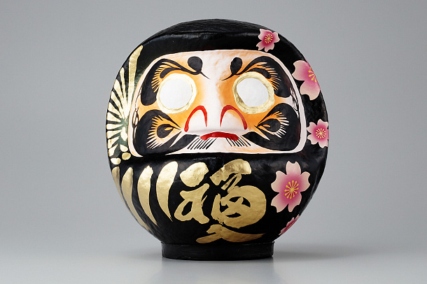 Miyabi Daruma Sakura Black Medium 20cm