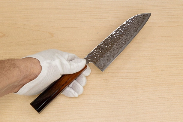 Hokiyama Sakon AUS10 Hammered shiny Damascus 165mm (6.5") Santoku knife with Burnt pattern Urushi lacquered Magnolia Wood octagon handle Hokiyama Sakon AUS10 Hammered shiny Damascus 165mm (6.5") Santoku knife with Burnt pattern Urushi lacquered Magnolia Wood octagon handle